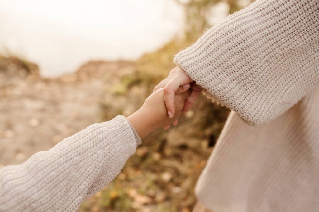 Familienshooting mit Kindern die wirklcih Spaß haben, authentische Fotografie ohne Posing