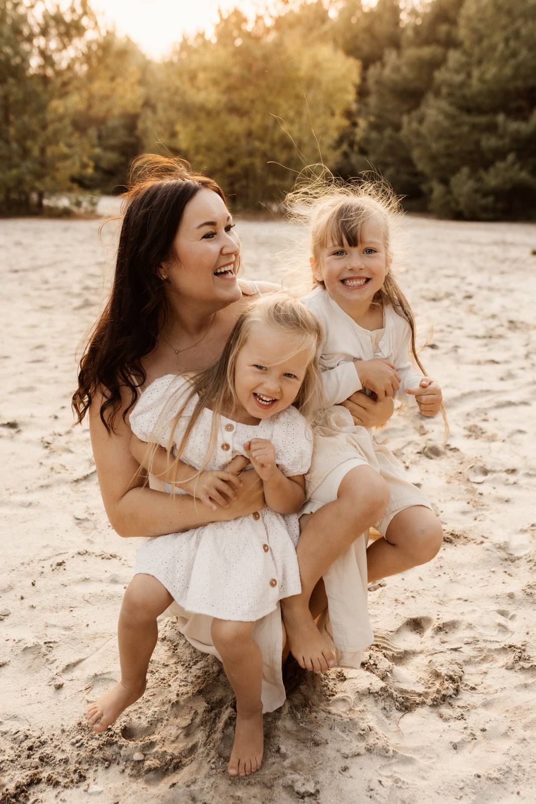 Familienshooting mit Kindern die wirklcih Spaß haben, authentische Fotografie ohne Posing