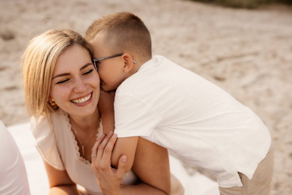 Familienshooting mit Kindern die wirklich Spaß haben, authentische Fotografie ohne Posing