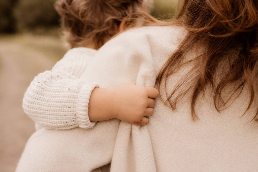 Familienshooting mit Kindern die wirklich Spaß haben, authentische Fotografie ohne Posing