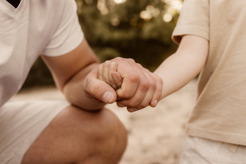 Familienshooting mit Kindern die wirklich Spaß haben, authentische Fotografie ohne Posing
