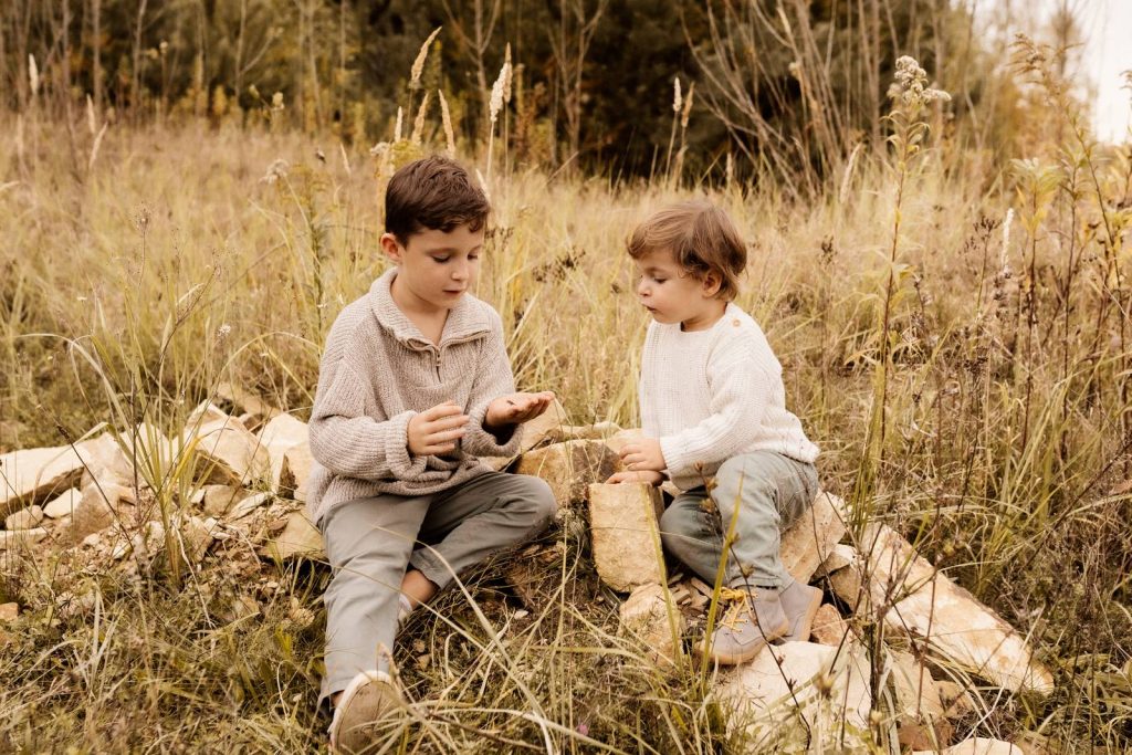 Familienshooting mit Kindern die wirklich Spaß haben, authentische Fotografie ohne Posing