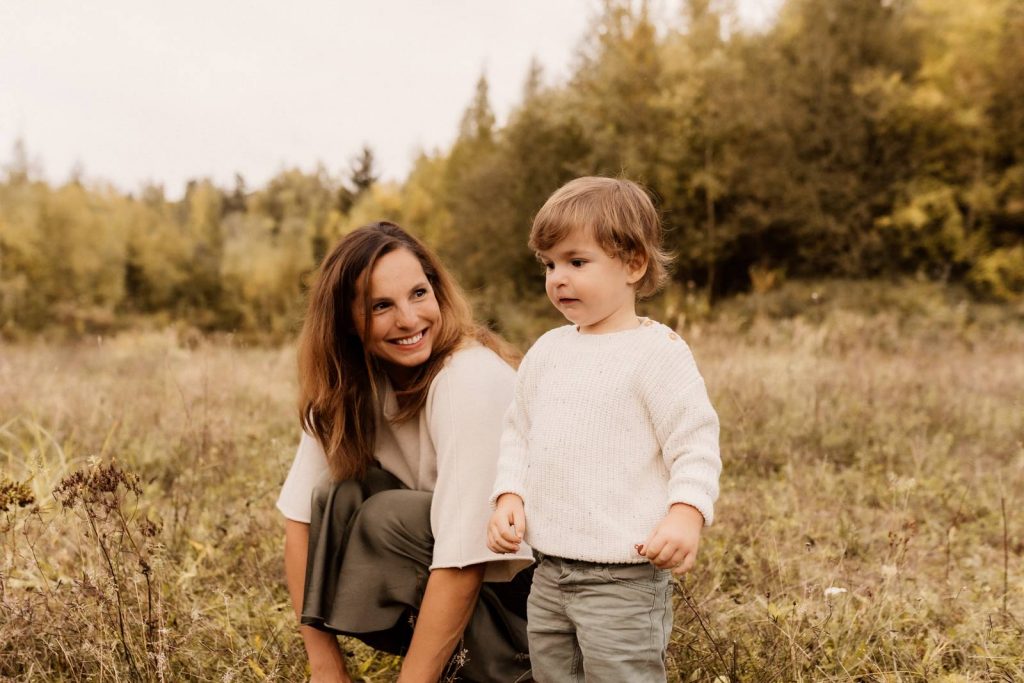 Familienshooting mit Kindern die wirklich Spaß haben, authentische Fotografie ohne Posing