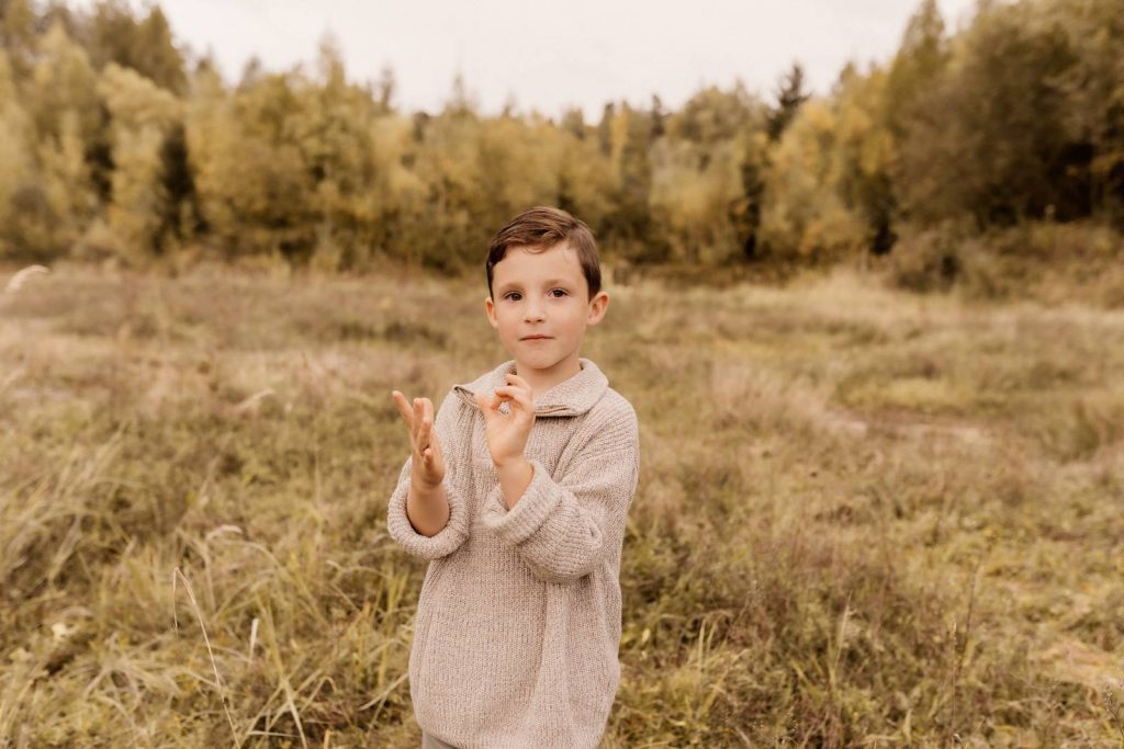Familienshooting mit Kindern die wirklich Spaß haben, authentische Fotografie ohne Posing