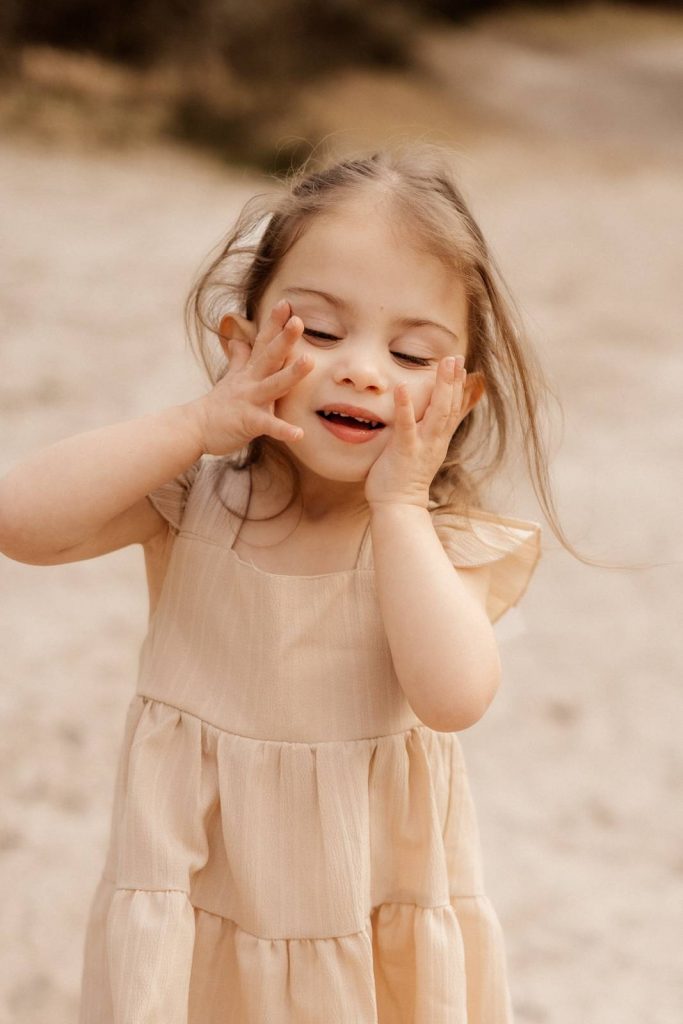 Familienshooting mit Kindern die wirklich Spaß haben, authentische Fotografie ohne Posing