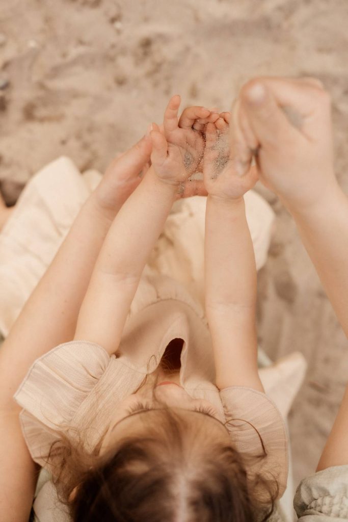 Familienshooting mit Kindern die wirklich Spaß haben, authentische Fotografie ohne Posing