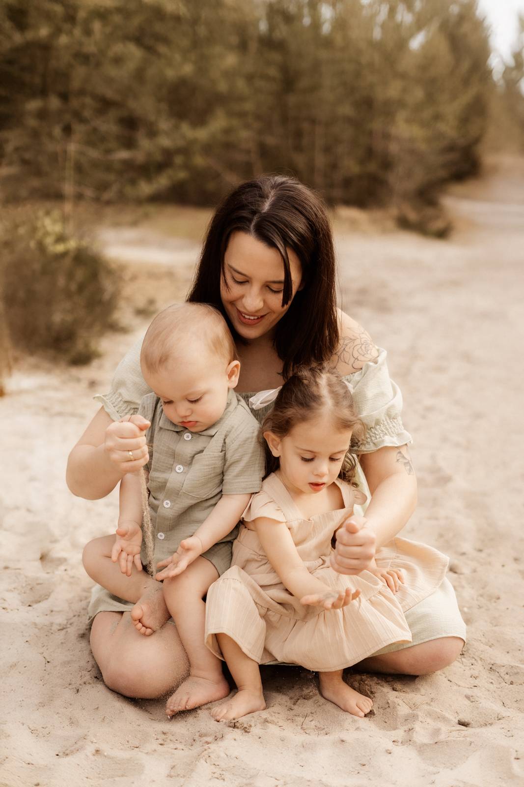 Familienshooting mit Kindern die wirklich Spaß haben, authentische Fotografie ohne Posing