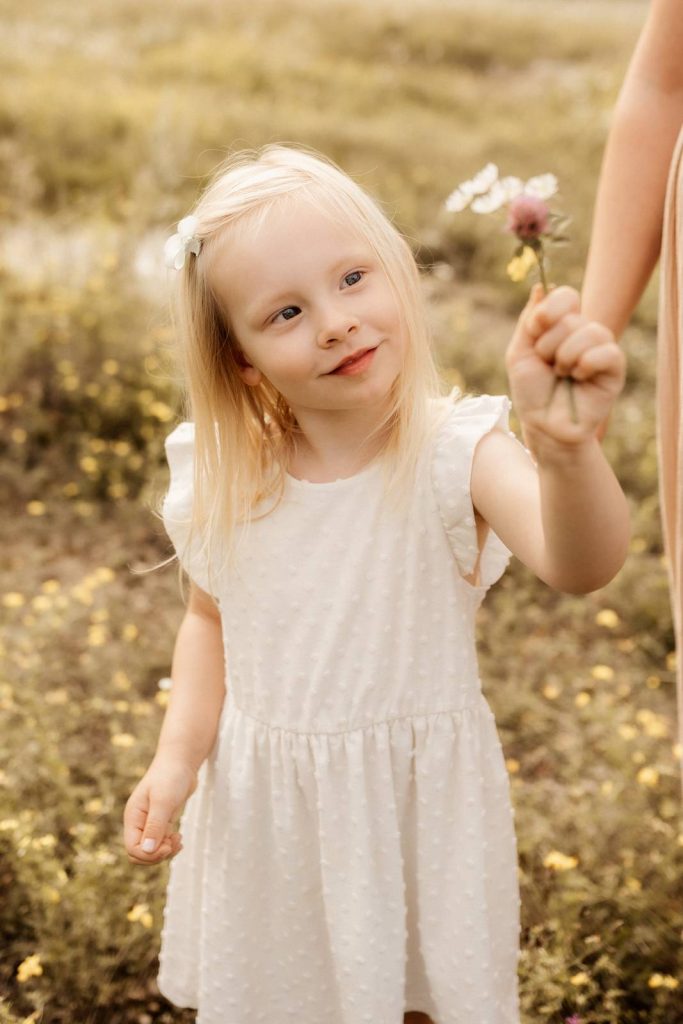 Familienshooting mit Kindern die wirklich Spaß haben, authentische Fotografie ohne Posing