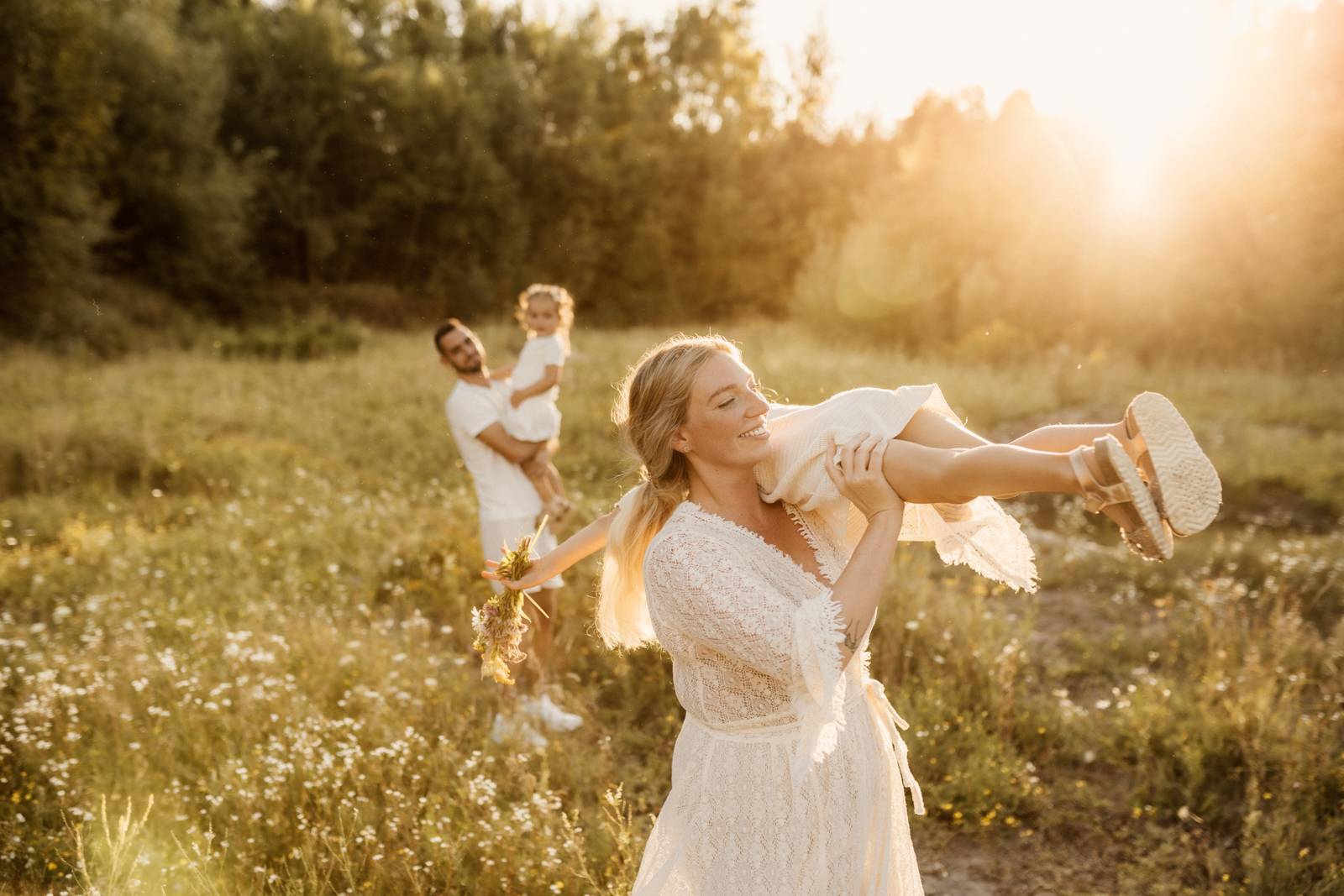Familienshooting mit Kindern die wirklcih Spaß haben, authentische Fotografie ohne Posing