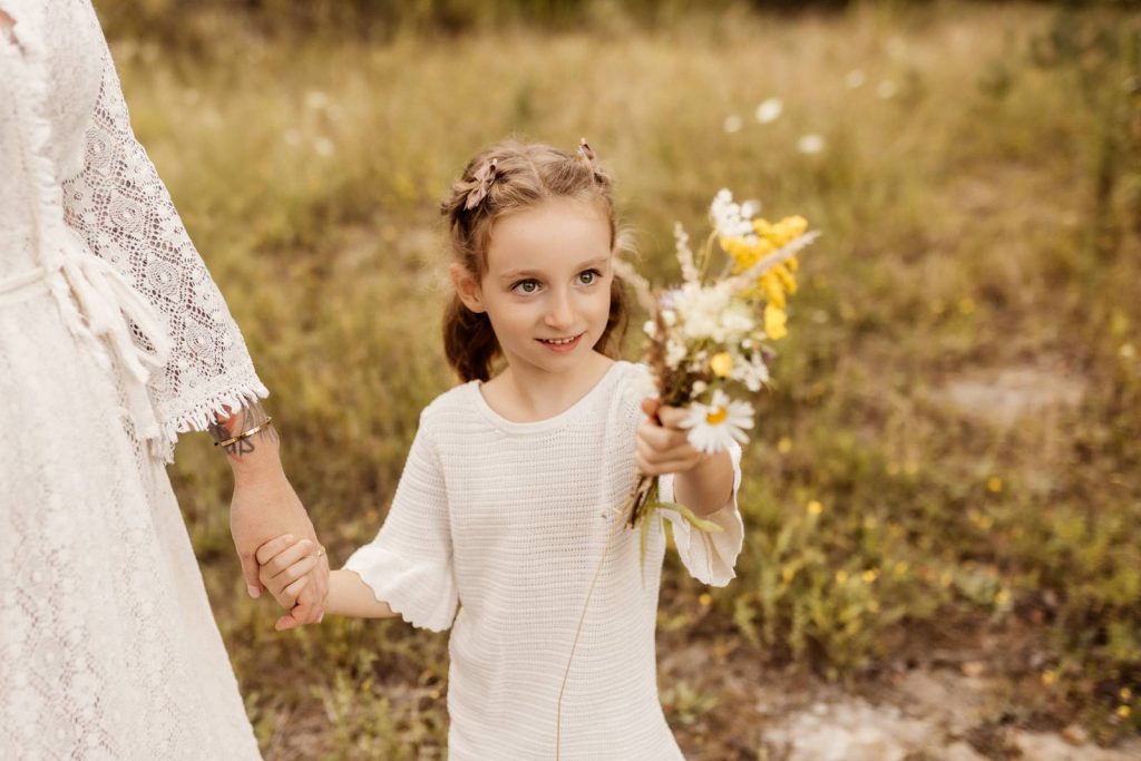 Familienshooting mit Kindern die wirklcih Spaß haben, authentische Fotografie ohne Posing