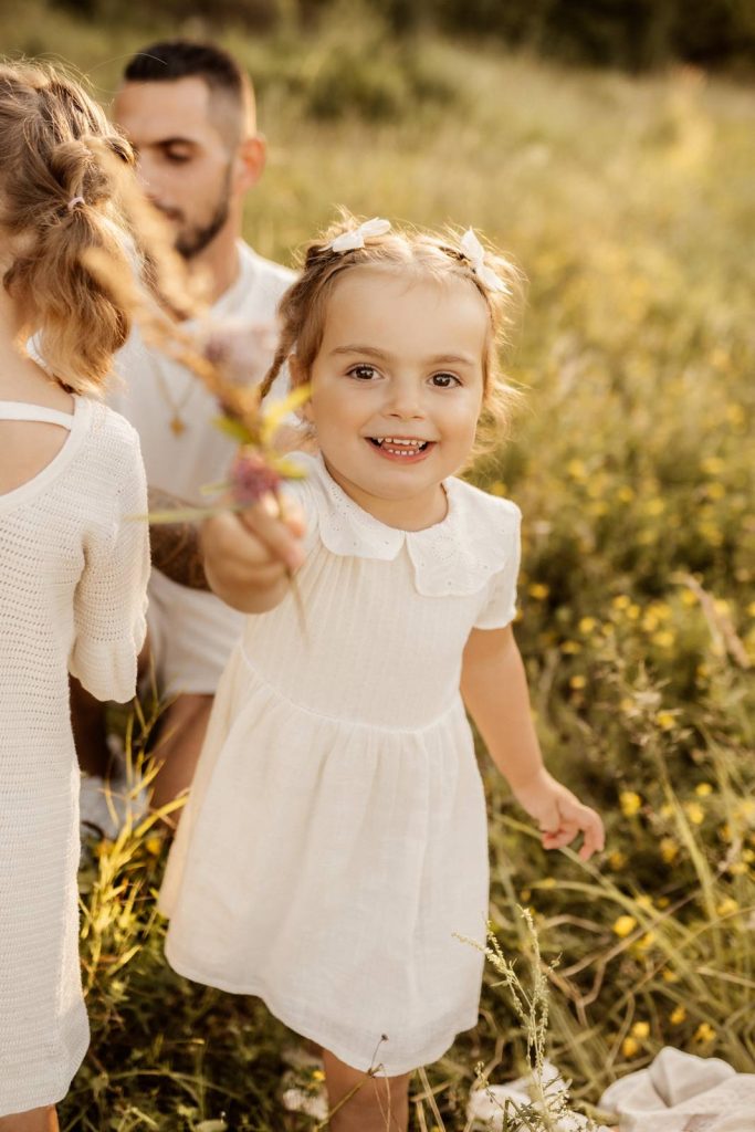 Familienshooting mit Kindern die wirklcih Spaß haben, authentische Fotografie ohne Posing