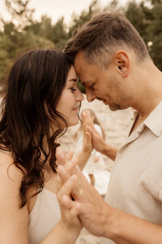 Familienshooting mit Kindern die wirklcih Spaß haben, authentische Fotografie ohne Posing