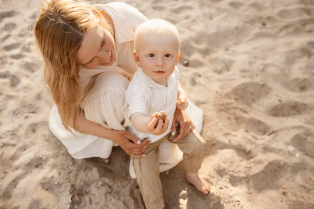 Familienshooting mit Kindern die wirklcih Spaß haben, authentische Fotografie ohne Posing