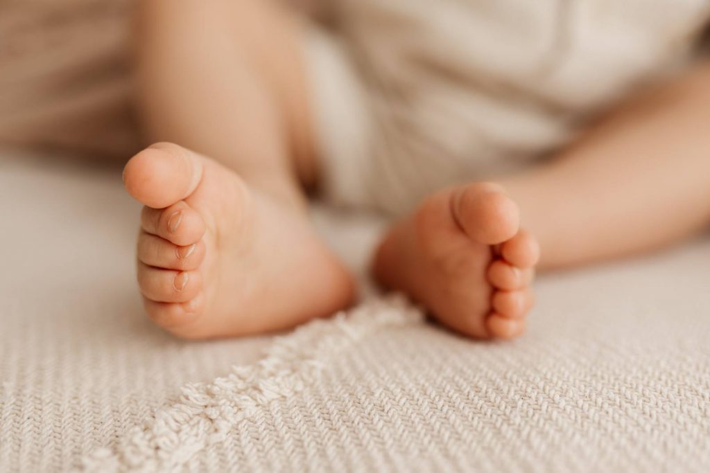 Familienshooting mit Kindern die wirklcih Spaß haben, authentische Fotografie ohne Posing