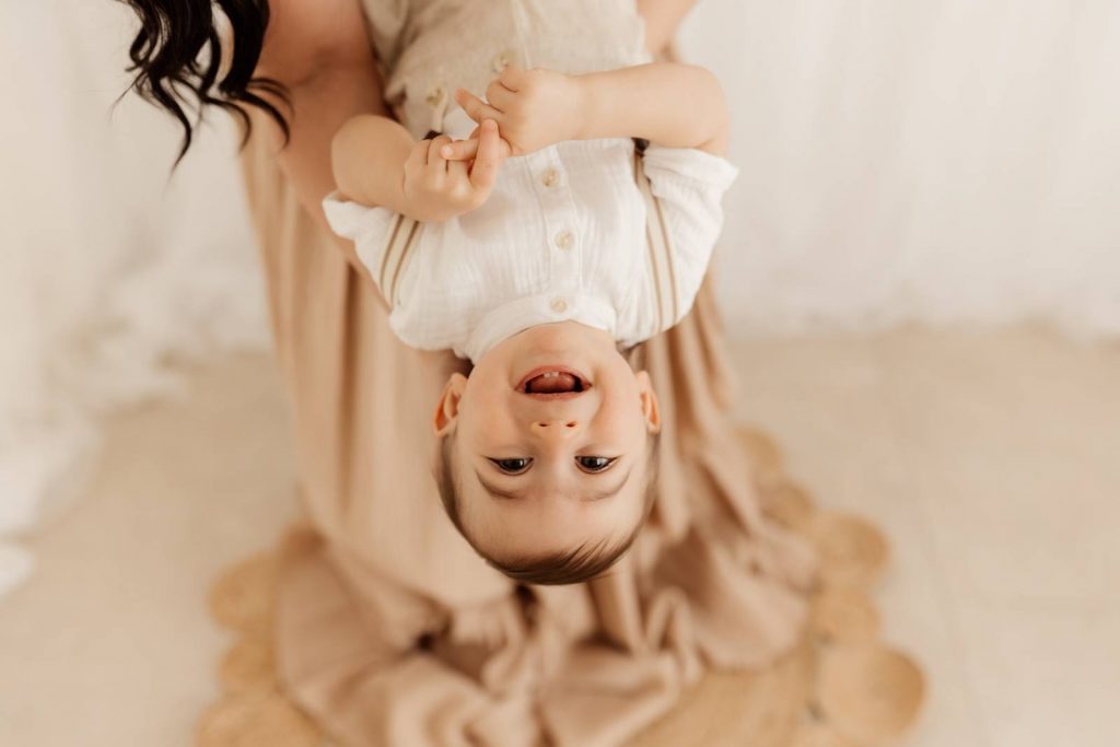 Familienshooting mit Kindern die wirklich Spaß haben, authentische Fotografie ohne Posing